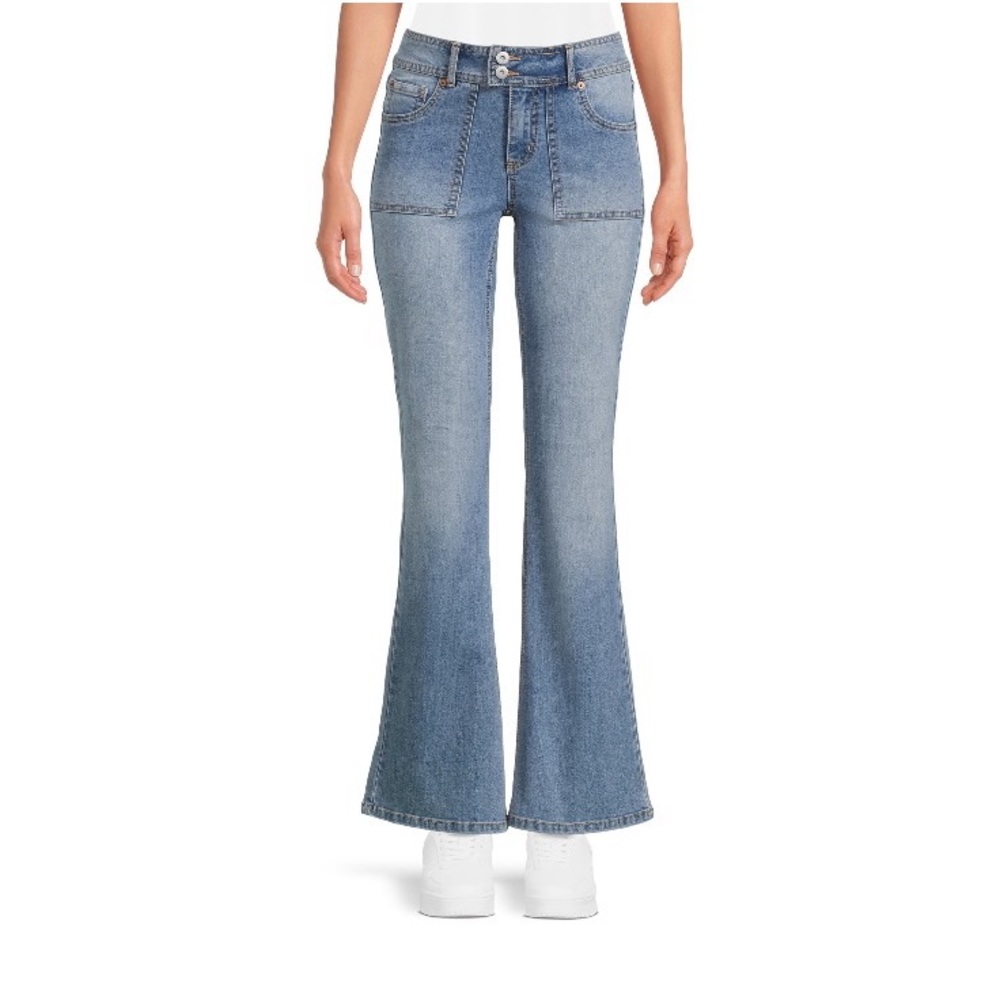No boundaries low rise flare women’s jeans 21